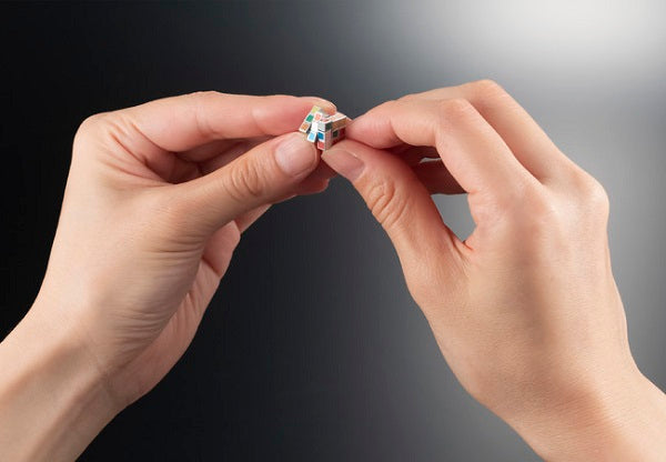 Miniature Rubik’s Cube Measuring Just 9.9mm Sits Right On Your Fingertip