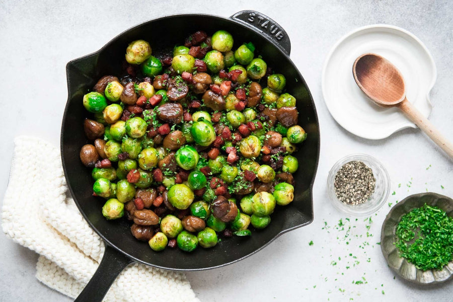 These Brussels Sprouts with Chestnuts and Pancetta take only 15 minutes to cook, making it the perfect side dish! Recipe with step-by-step photos.