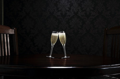 How To Drink Champagne Like A Pro: 7 Expert Tips