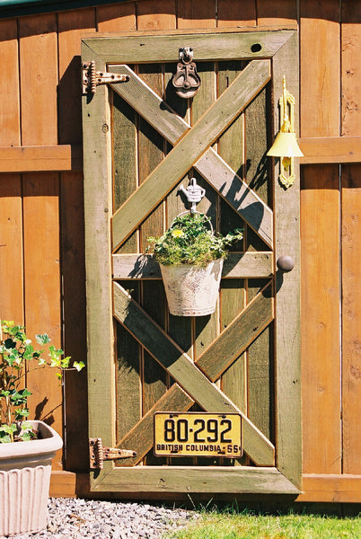 Outdoor Decoration Ideas with Old Stuff